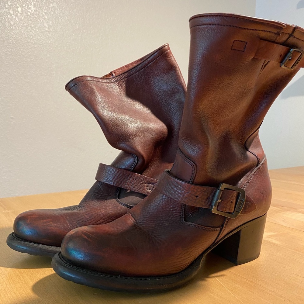 Frye 76299 Vera Short Leather Boots